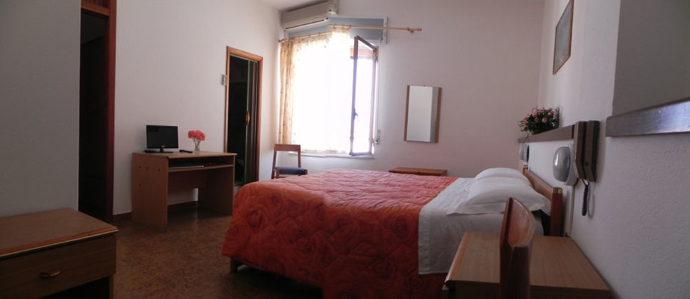 Hotel Fjby Калазетта Екстер'єр фото